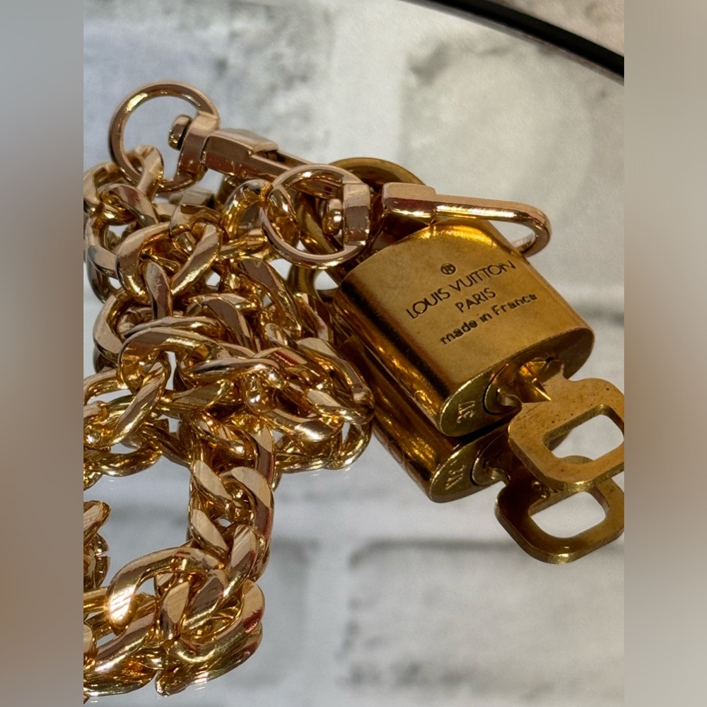 LOUIS VUITTON #317 lock and key necklace AUTHENTIC - Picture 5 of 10